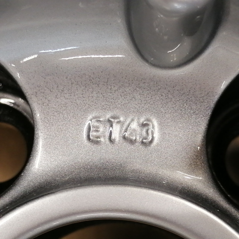 LLANTA SUELTA ORIGINAL VOLKSWAGEN EN 16" 8E0601025AC