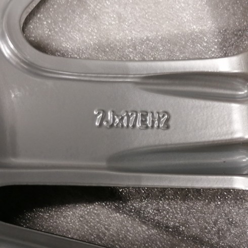 JUEGO DE LLANTAS ORIGINALES BMW EN 17" STYLE 141