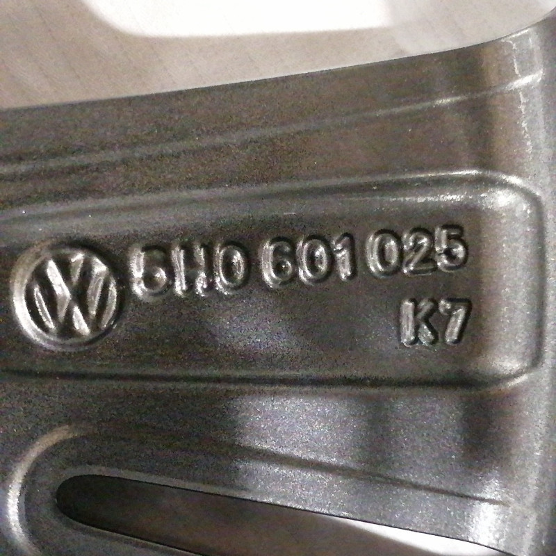 JUEGO DE LLANTAS ORIGINALES VOLKSWAGEN EN 16"