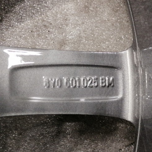 JUEGO DE LLANTAS ORIGINALES AUDI EN 16"