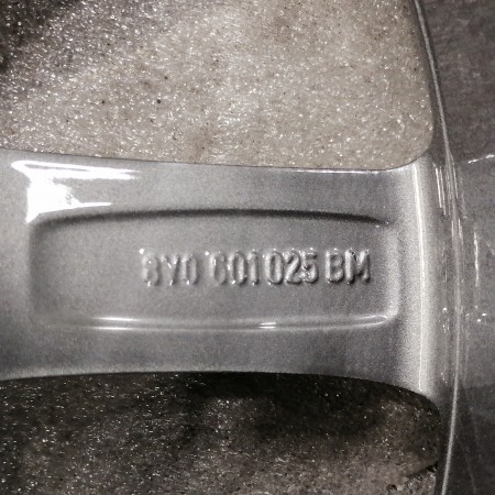 JUEGO DE LLANTAS ORIGINALES AUDI EN 16"