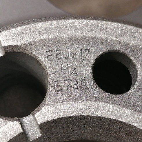 JUEGO DE LLANTAS ORIGINALES AUDI EN 17"