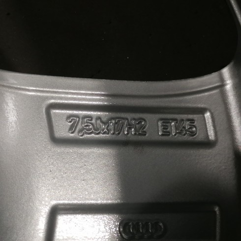 JUEGO DE LLANTAS ORIGINALES AUDI EN 17"