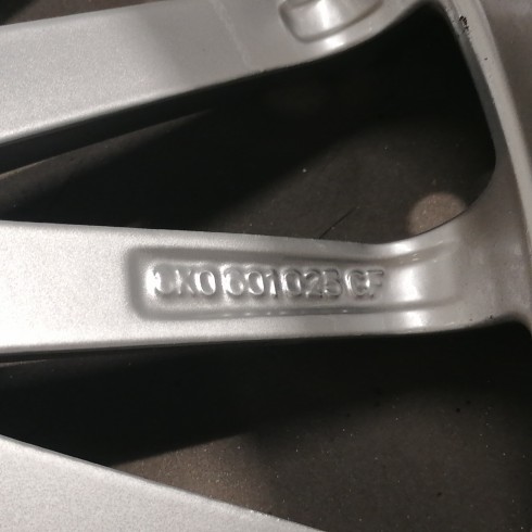 JUEGO DE LLANTAS ORIGINALES AUDI EN 17"