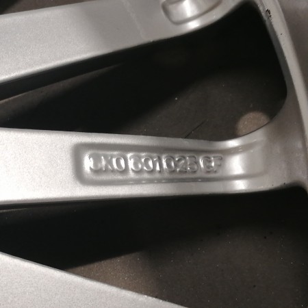 JUEGO DE LLANTAS ORIGINALES AUDI EN 17"