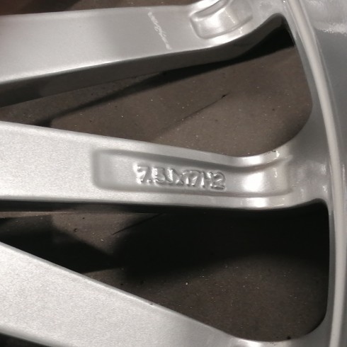 JUEGO DE LLANTAS ORIGINALES AUDI EN 17"