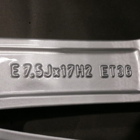 JUEGO DE LLANTAS ORIGINALES AUDI EN 17"