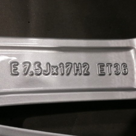 JUEGO DE LLANTAS ORIGINALES AUDI EN 17"