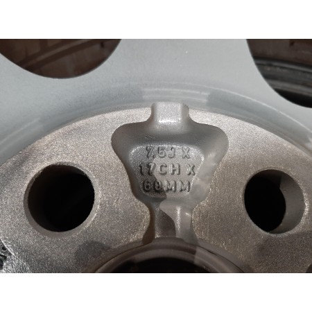 JUEGO DE LLANTAS ORIGINALES JAGUAR EN 17"