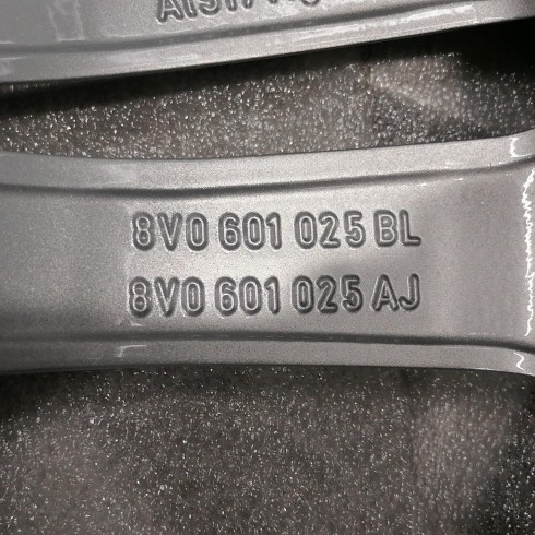 JUEGO DE LLANTAS ORIGINALES AUDI EN 18"