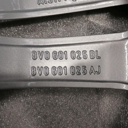 JUEGO DE LLANTAS ORIGINALES AUDI EN 18"