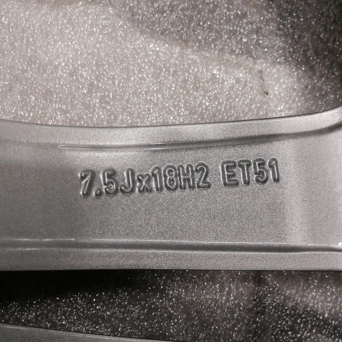 JUEGO DE LLANTAS ORIGINALES AUDI EN 18"