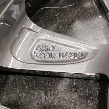 JUEGO DE LLANTAS ORIGINALES HYUNDAI EN 16"