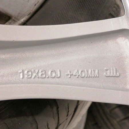 JUEGO DE LLANTAS ORIGINALES TESLA 19"