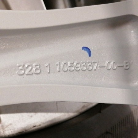 JUEGO DE LLANTAS ORIGINALES TESLA 19"