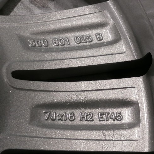 JUEGO DE LLANTAS ORIGINALES VOLKSWAGEN EN 16"