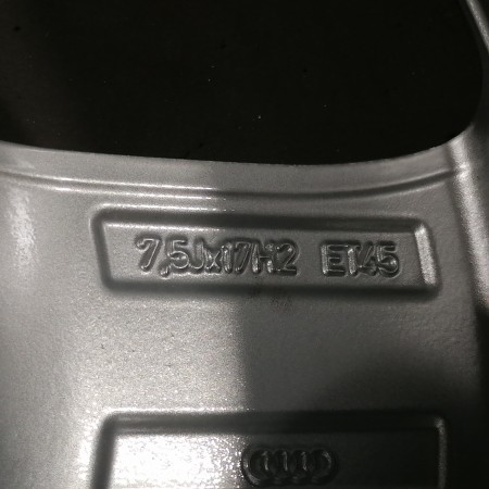 JUEGO DE LLANTAS ORIGINALES AUDI EN 17"