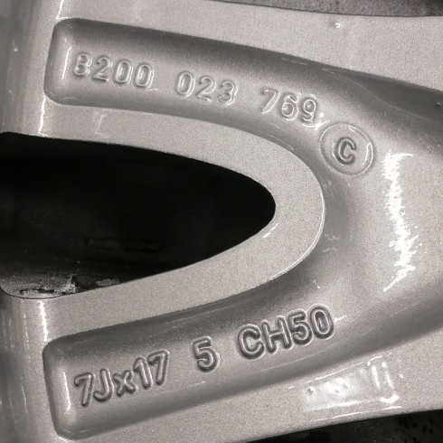 JUEGO DE LLANTAS ORIGINALES RENAULT EN 17"