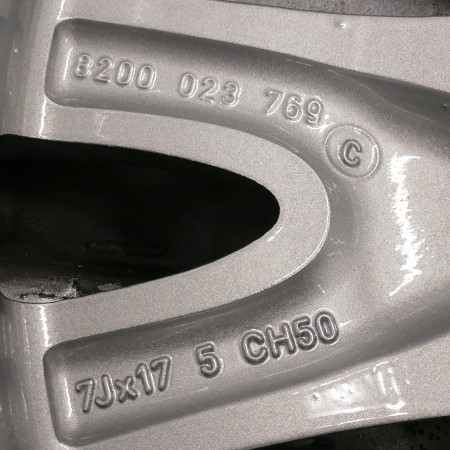 JUEGO DE LLANTAS ORIGINALES RENAULT EN 17"