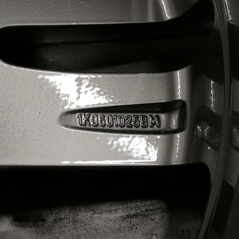 JUEGO DE LLANTAS ORIGINALES VOLKSWAGEN EN 16"