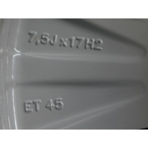 JUEGO DE LLANTAS ORIGINALES AUDI EN 17"