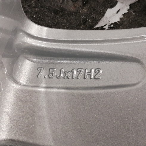 JUEGO DE LLANTAS ORIGINALES VOLKSWAGEN 17"