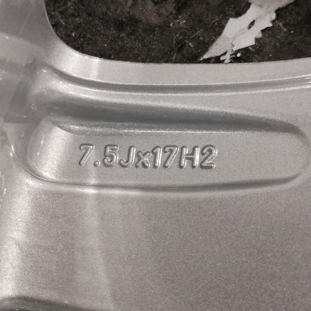 JUEGO DE LLANTAS ORIGINALES VOLKSWAGEN 17"