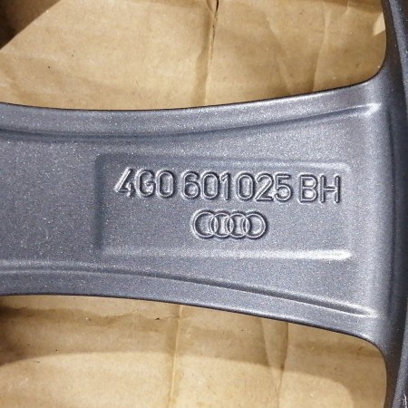 JUEGO DE LLANTAS ORIGINALES AUDI EN 17"