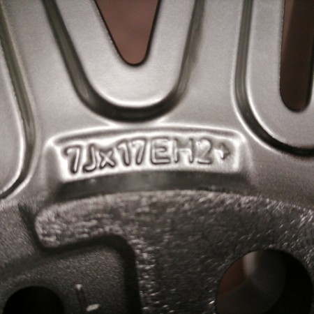 JUEGO DE LLANTAS ORIGINALES BMW EN 17" STYLE 207