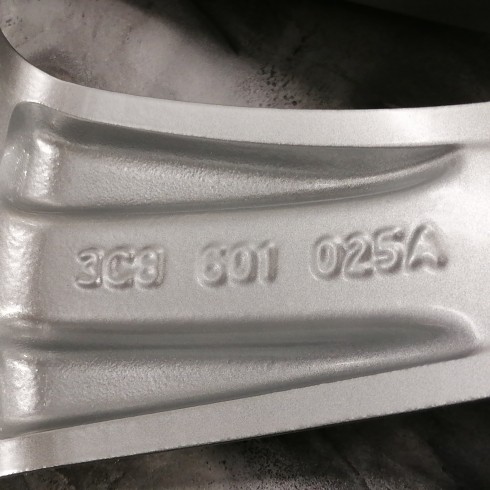 JUEGO DE LLANTAS ORIGINALES VOLKSWAGEN EN 17"