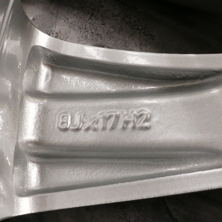 JUEGO DE LLANTAS ORIGINALES VOLKSWAGEN EN 17"