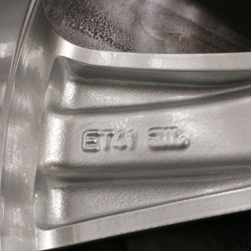 JUEGO DE LLANTAS ORIGINALES VOLKSWAGEN EN 17"