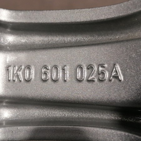 JUEGO DE LLANTAS ORIGINALES VOLKSWAGEN EN 15"