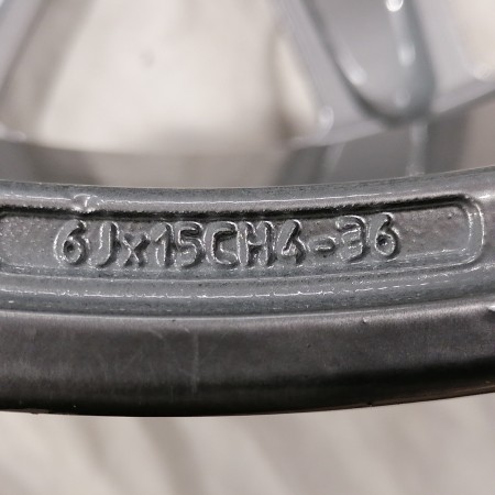 JUEGO DE LLANTAS ORIGINALES RENAULT EN 15"