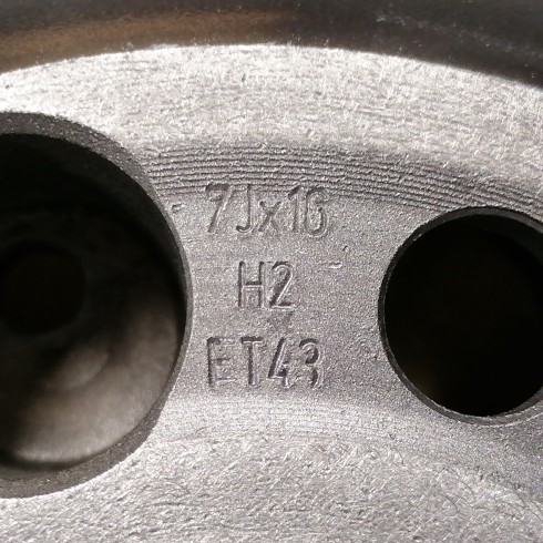 JUEGO DE LLANTAS ORIGINALES MERDECES EN 16"