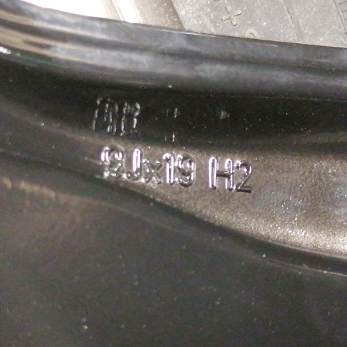 JUEGO DE LLANTAS ORIGINALES VOLKSWAGEN EN 19"