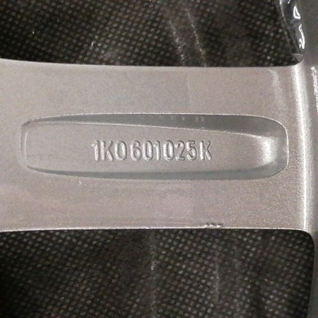 JUEGO DE LLANTAS ORIGINALES VOLKSWAGEN EN 17"