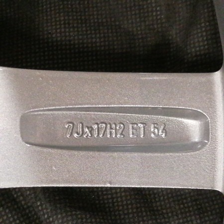 JUEGO DE LLANTAS ORIGINALES VOLKSWAGEN EN 17"