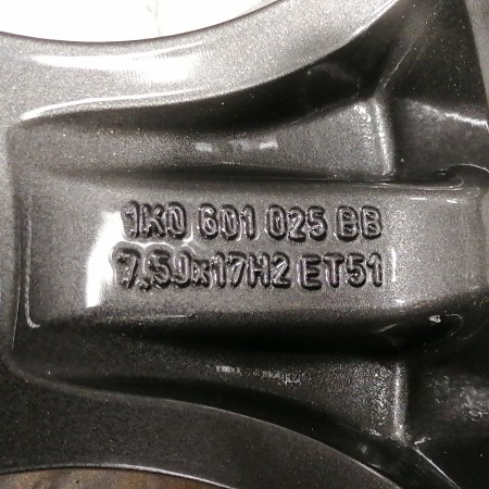 JUEGO DE LLANTAS ORIGINALES VOLKSWAGEN EN 17"