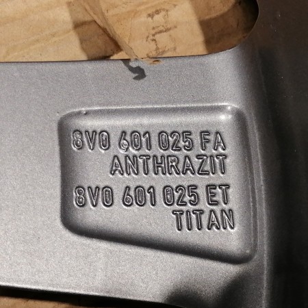 LLANTA SUELTA ORIGINAL AUDI EN 19" 8V0601025ET