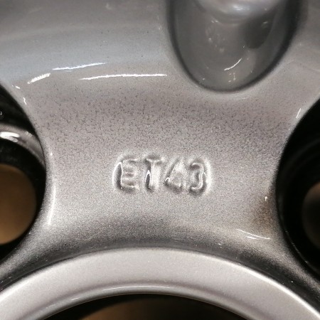 LLANTA SUELTA ORIGINAL VOLKSWAGEN EN 16" 8E0601025AC