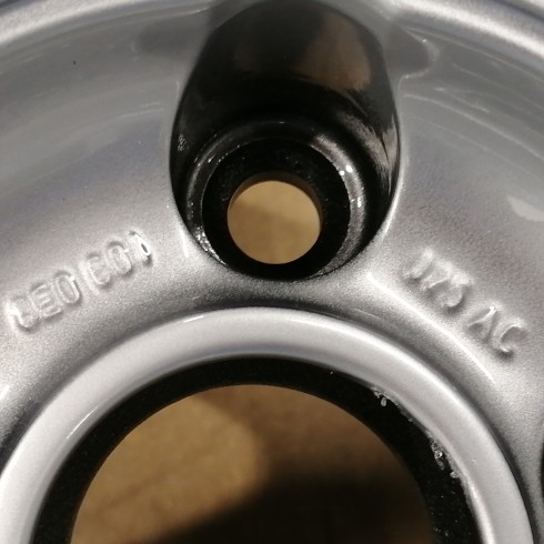 LLANTA SUELTA ORIGINAL VOLKSWAGEN EN 16"...