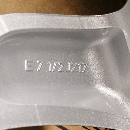 LLANTA SUELTA ORIGINAL BMW EN 17" 6787576