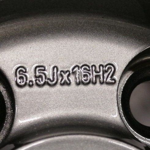 JUEGO DE LLANTAS ORIGINALES VOLKSWAGEN EN 16"