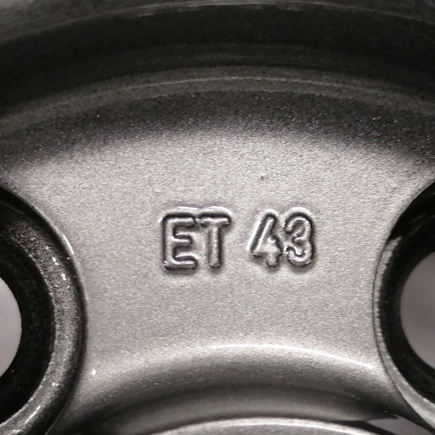 JUEGO DE LLANTAS ORIGINALES VOLKSWAGEN EN 16"