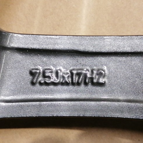 JUEGO DE LLANTAS ORIGINALES VOLKSWAGEN EN 17"