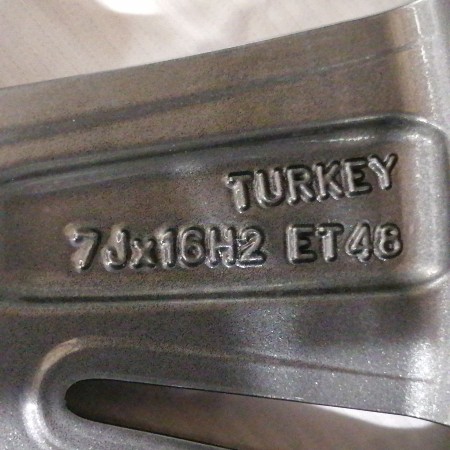 JUEGO DE LLANTAS ORIGINALES VOLKSWAGEN EN 16"