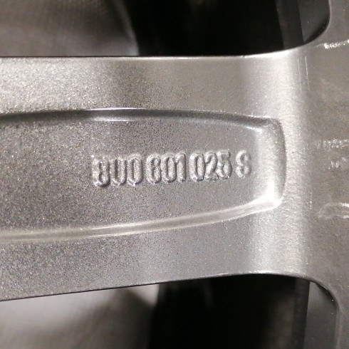 JUEGO DE LLANTAS ORIGINALES AUDI EN 17"