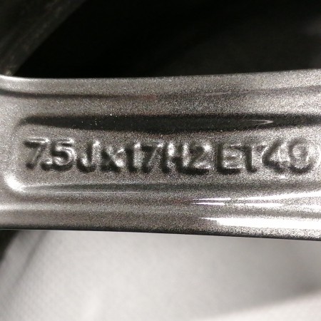 JUEGO DE LLANTAS ORIGINALES VOLKSWAGEN EN 17"