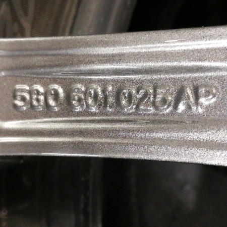 JUEGO DE LLANTAS ORIGINALES VOLKSWAGEN EN 17"